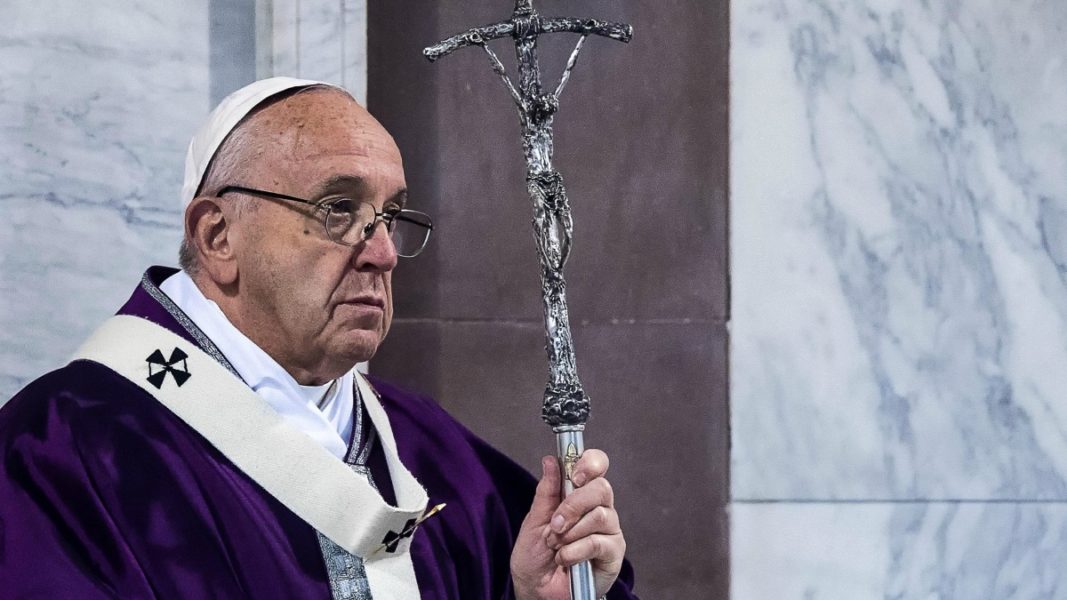 El Papa Francisco se reúne varias veces al mes con víctimas de abusos