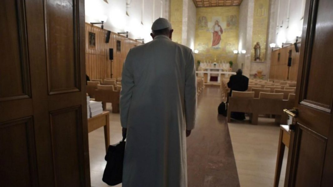 El Papa y los miembros de la Curia inician sus ejercicios espirituales