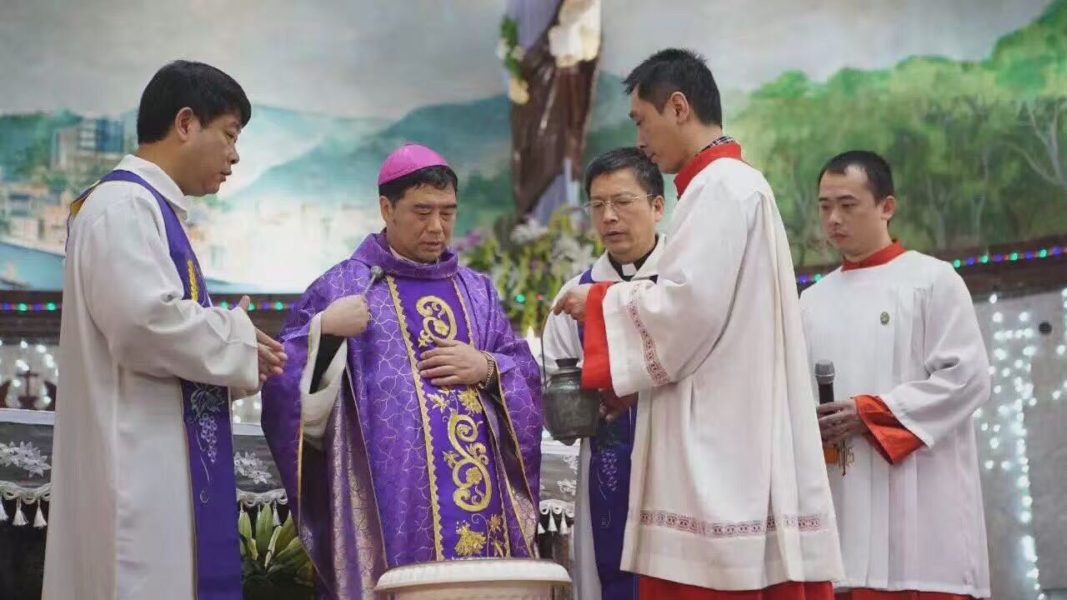 China libera al obispo de Mindong pero le prohíbe celebrar misa