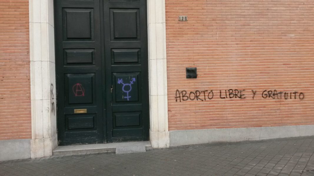 El Arzobispado de Madrid muestra su ‘enérgica repulsa’ por la aparición de pintadas en varias iglesias en el día de la huelga feminista
