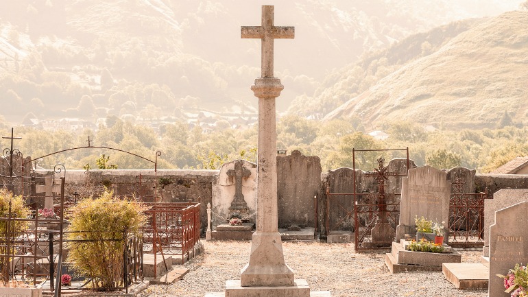 Por qué es una costumbre católica arraigada enterrar a los muertos? -  InfoVaticana