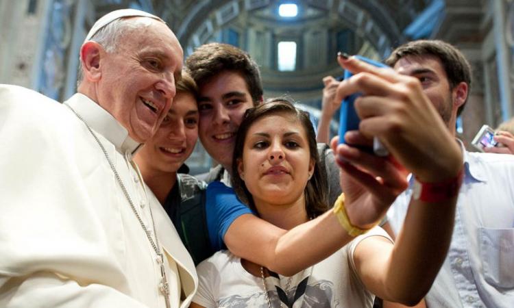 Las redes sociales, intención de oración del Papa en junio