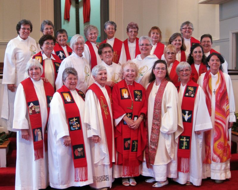 mujeres-sacerdotes-en-la-iglesia