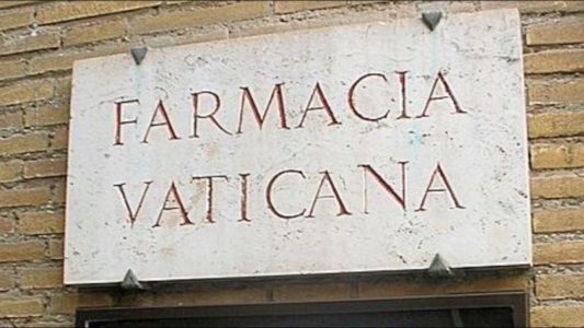 De antibióticos a perfumes de marcas de lujo: La nueva Farmacia Vaticana