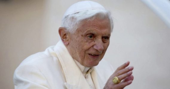 El órgano de los obispos alemanes carga contra la carta de Benedicto XVI