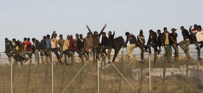 Alfa & Omega equipara la eutanasia a la expulsión de ilegales