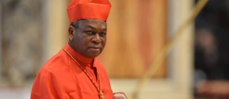 El cardenal Onaiyekan critica duramente al gobierno de Nigeria por promover la emigración a Europa Onaiyekan