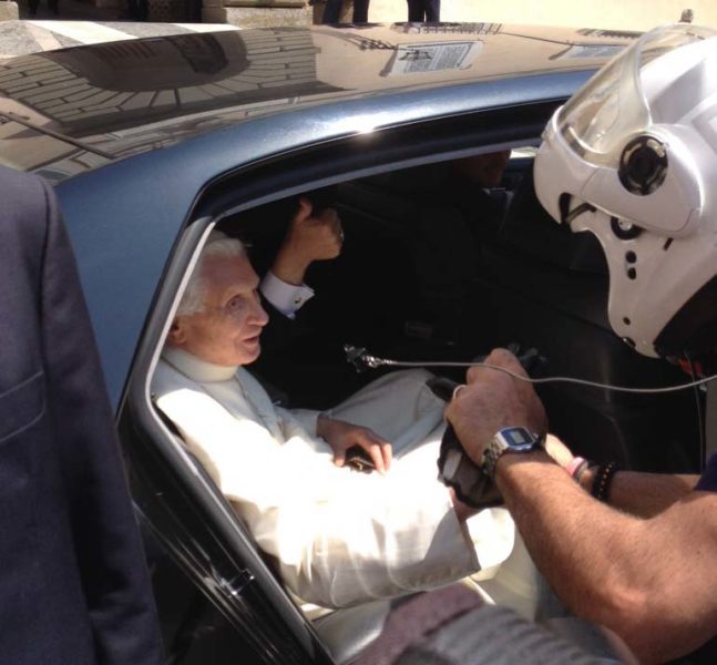 Benedicto XVI de ‘escapada’ fuera del Vaticano