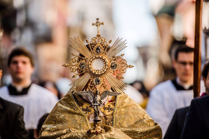 "Aunque hay amor a la eucaristía, en el fondo, no hay fe