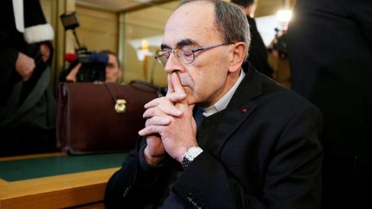 La Iglesia francesa seculariza al cura implicado en el ‘caso Barbarin’