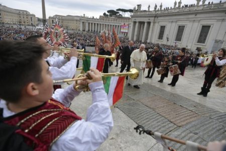 Francisco: Que los hogares sean verdaderas iglesias domésticas