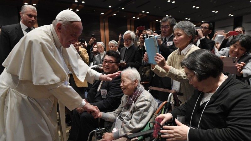 El Papa: «¿Qué clase de mundo queremos dejar a los que vendrán después de nosotros?»