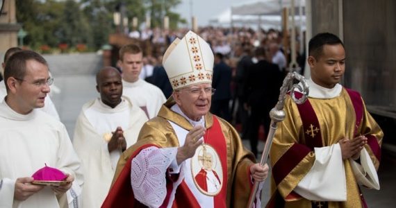 El vicealcalde de Varsovia manda «al infierno» a un arzobispo polaco