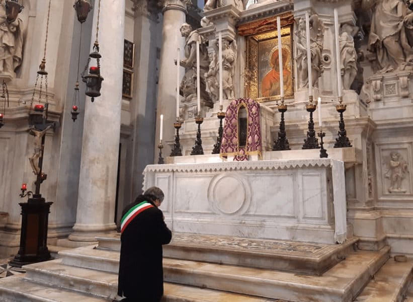 El alcalde de Venecia consagra la región al Inmaculado Corazón de María