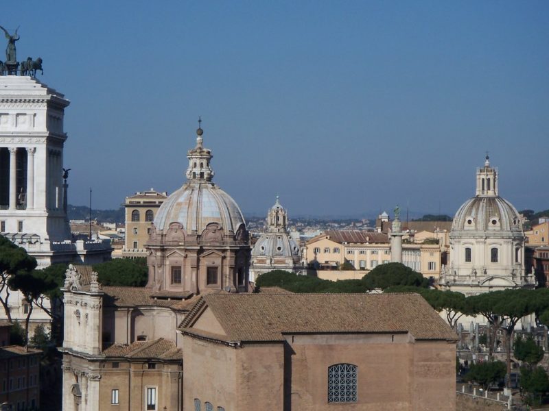 Roma rectifica y comunica que las iglesias permanecerán abiertas