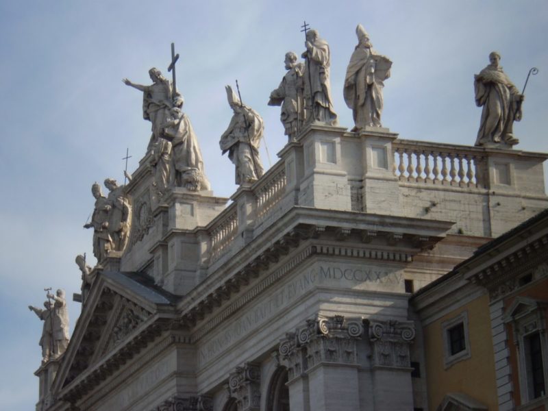 Bélgica suspende todas las misas públicas