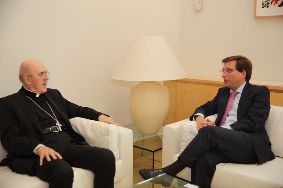 El alcalde de Madrid agradece la labor «silenciosa y heroica» de los sacerdotes