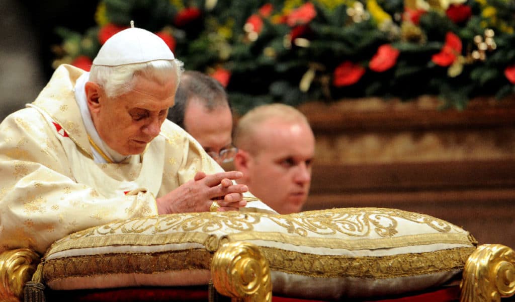 Benedicto XVI en Pentecostés: «Tal vez es necesario que la Iglesia esté menos ‘ajetreada’ en actividades y más dedicada a la oración»