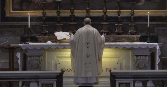 Papa Francisco: «San Juan Pablo II era un hombre de Dios porque rezaba mucho»
