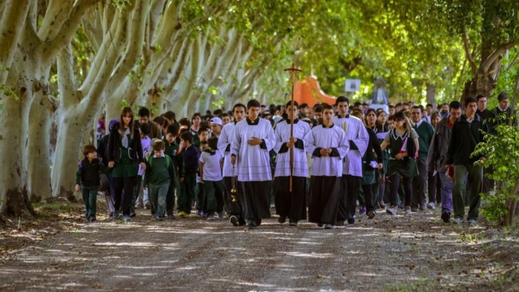 El seminario de San Rafael cerrará por negarse a dar la comunión en la mano, dice un medio argentino
