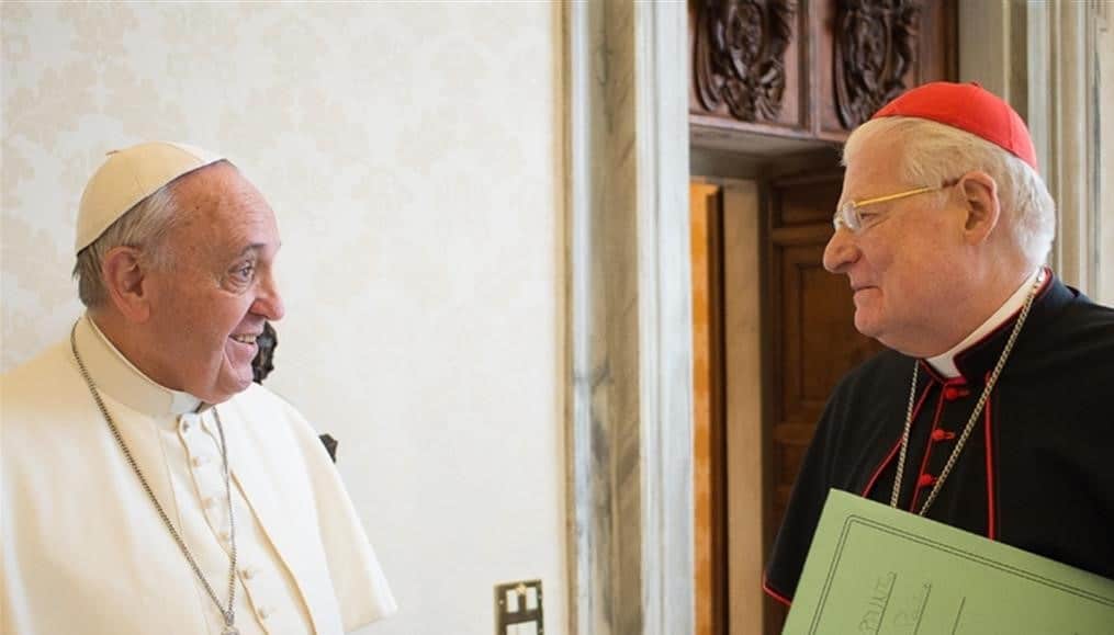 El cardenal Scola sobre los ataques al Papa dentro de la Iglesia: «Es un fenómeno a extirpar lo antes posible»