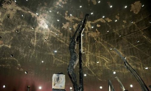 Atacan la catedral de Managua quemando un crucifijo