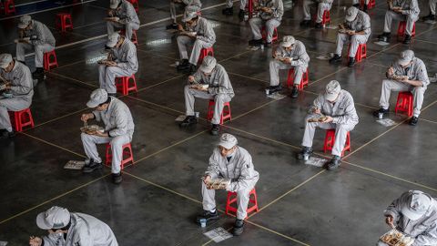 Fabrice Hadjadj: «Ayer admirábamos el beso a los leprosos. Hoy promovemos el distanciamiento»