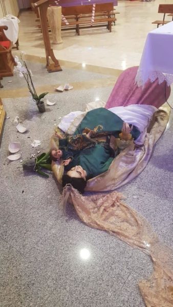 Roban y destrozan una iglesia en Almería