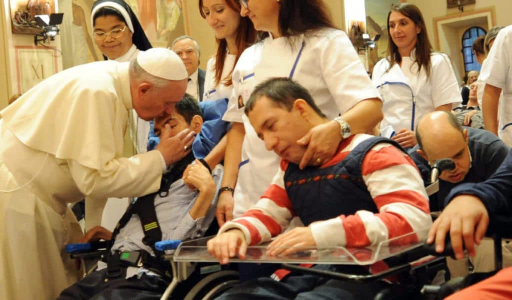El Papa reitera el derecho de las personas con discapacidad a recibir los sacramentos