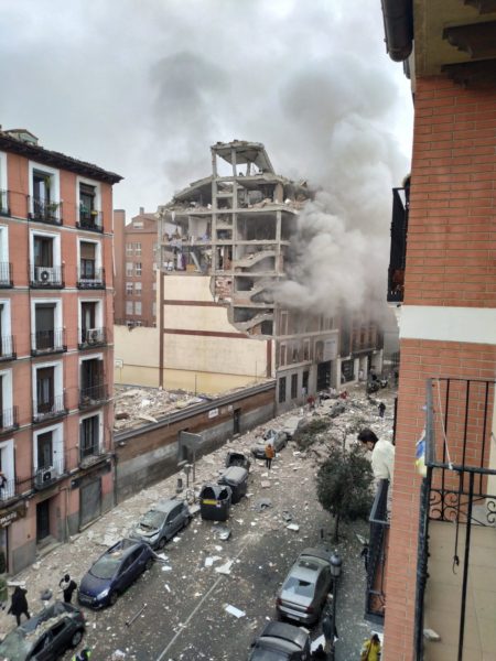 Cuatro muertos en una fuerte explosión en una parroquia de Madrid