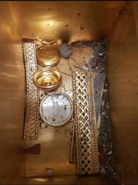 Aparece una hostia consagrada intacta en el lugar de la explosión de Madrid