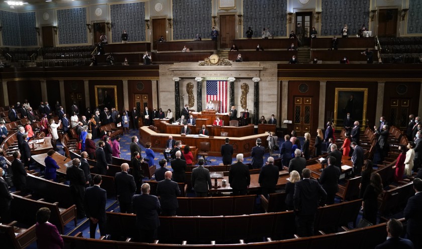 La Cámara de Estados Unidos elimina las expresiones “padre” y “madre”