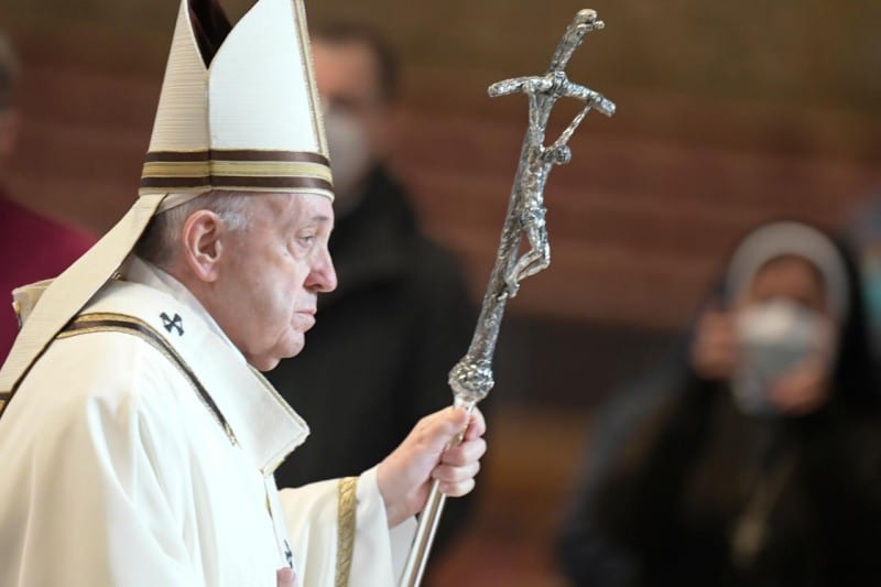 Francisco: «La luz de Cristo no se expande por proselitismo, sino por el testimonio»