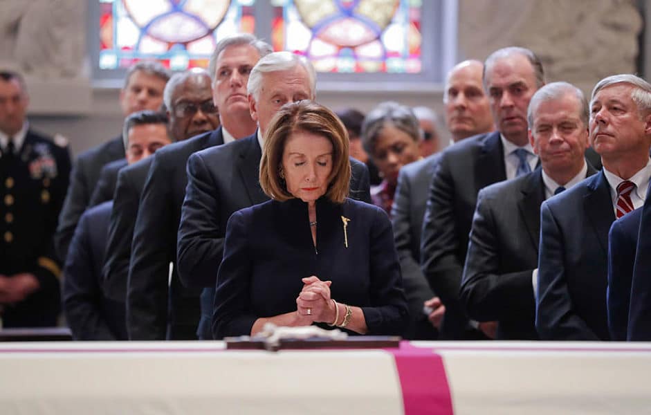 Pelosi lamenta «como católica» el apoyo a Trump de los provida y los religiosos