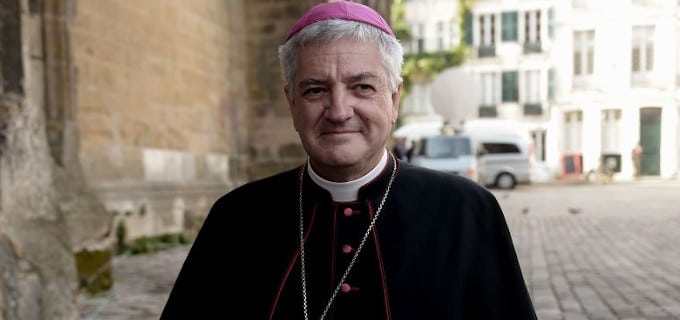 Obispo francés recuerda que la ley de Dios está por encima de la República