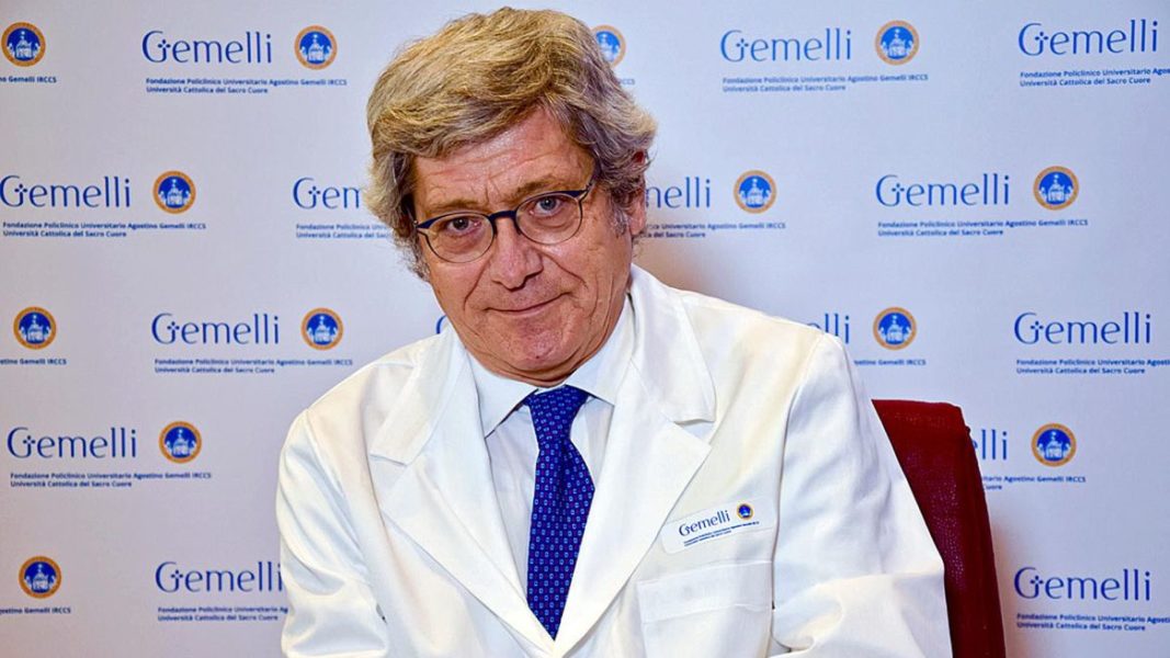 El nuevo médico del Papa considera al covid como “una enfermedad normal”