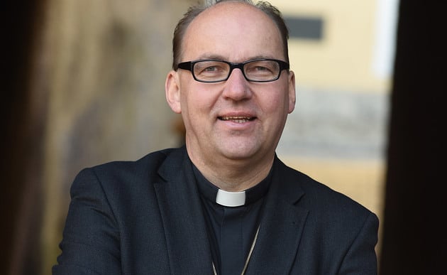 El obispo de Innsbruck, sobre el ‘responsum’: «Una bendición no es un sacramento»