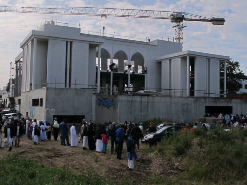 ¿Se está financiando la construcción de una mezquita con las donaciones a la diócesis de Tours?