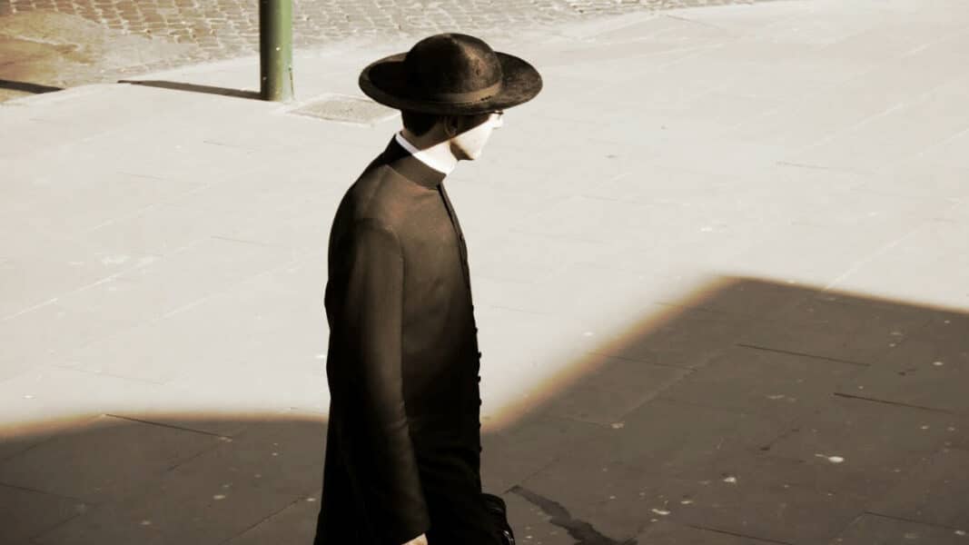 ¿Dónde ve el Santo Padre tanto sacerdote rígido?