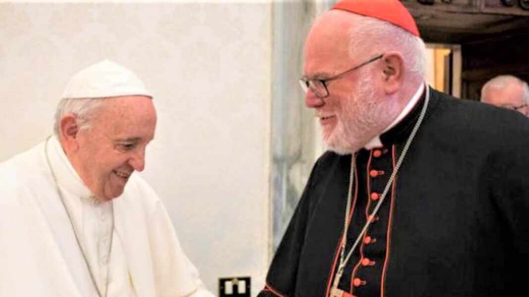 La danza del Papa Francisco y el cardenal Marx