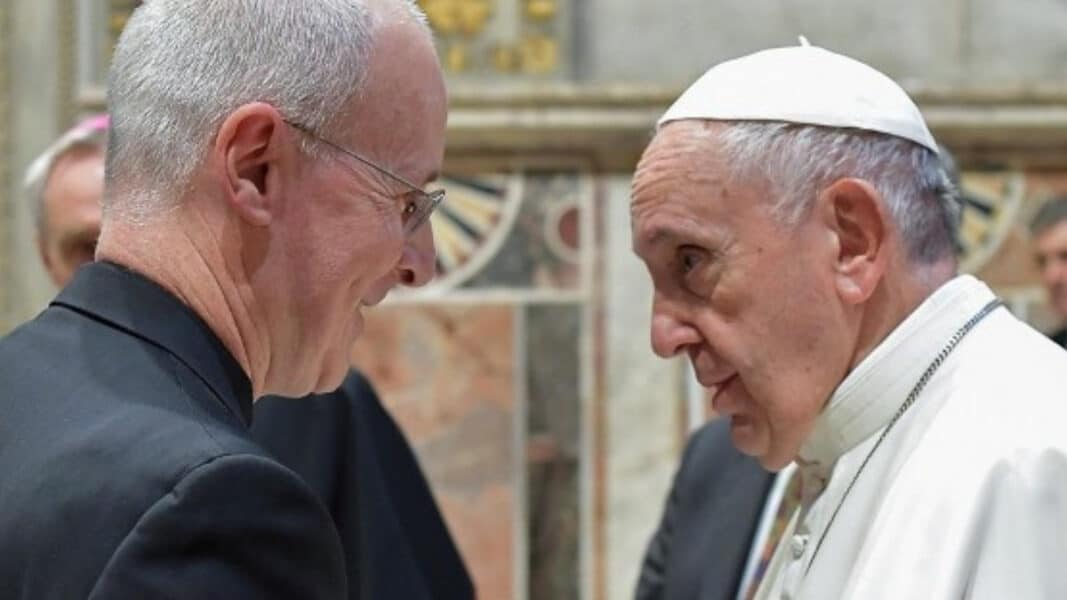 El Papa respalda la labor ‘LGTB’ del sacerdote James Martin
