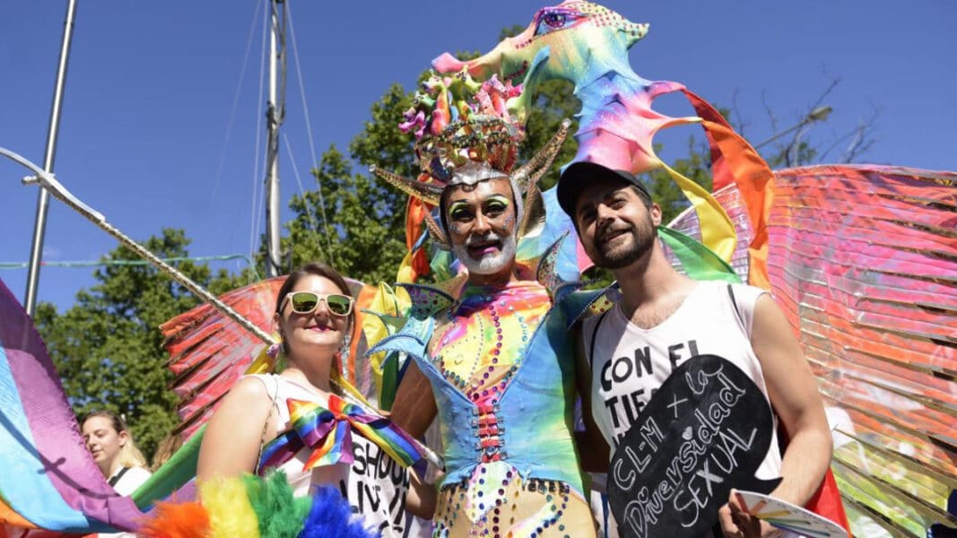 Consultor del Vaticano: «¡Feliz orgullo (gay)!»