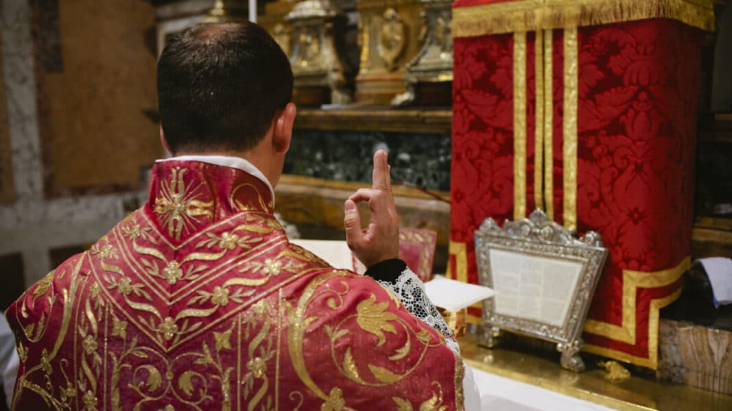 «Como hijos de la Iglesia, queremos expresar nuestra tristeza por las restricciones»