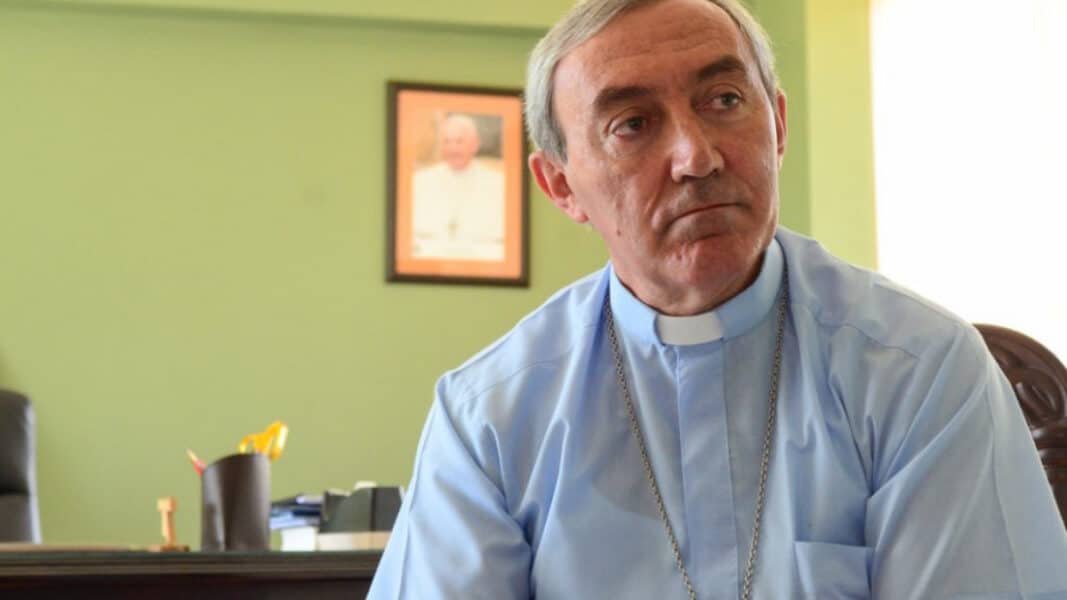 Un obispo da un paso más y prohíbe directamente la misa en latín