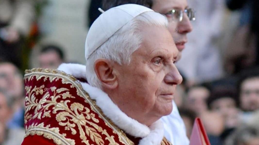 Cardenal Sarah: «Benedicto XVI pasará a la historia como el Papa del Summorum Pontificum»