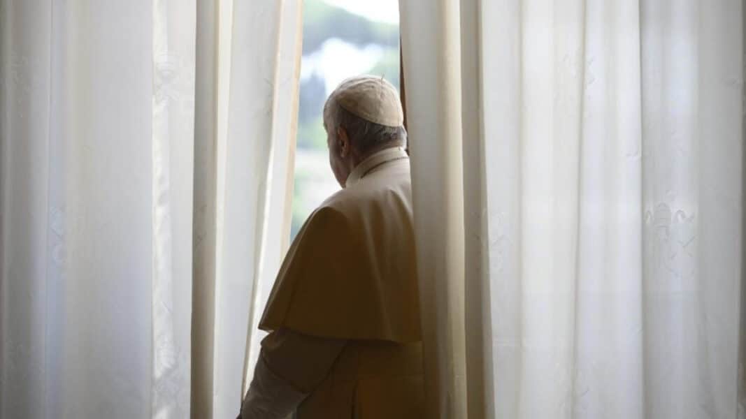 Francisco ya celebra misa y el próximo domingo rezará el Ángelus desde el hospital