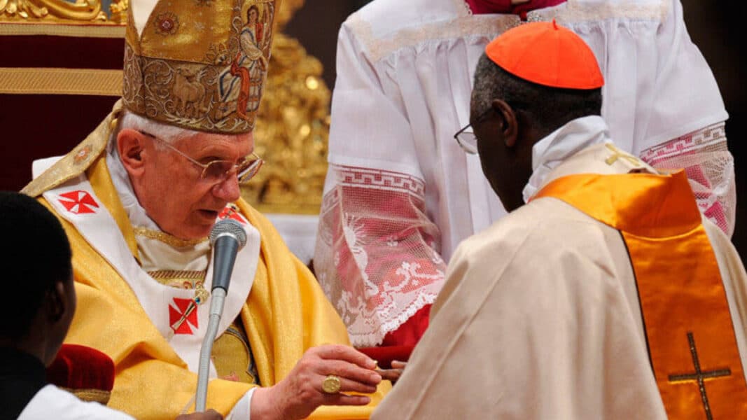 La salud del Papa Francisco, Sarah defiende la Misa Tradicional, ataques a la Iglesia en Canadá