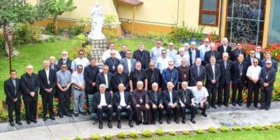 Obispos peruanos piden evitar autoritarismos