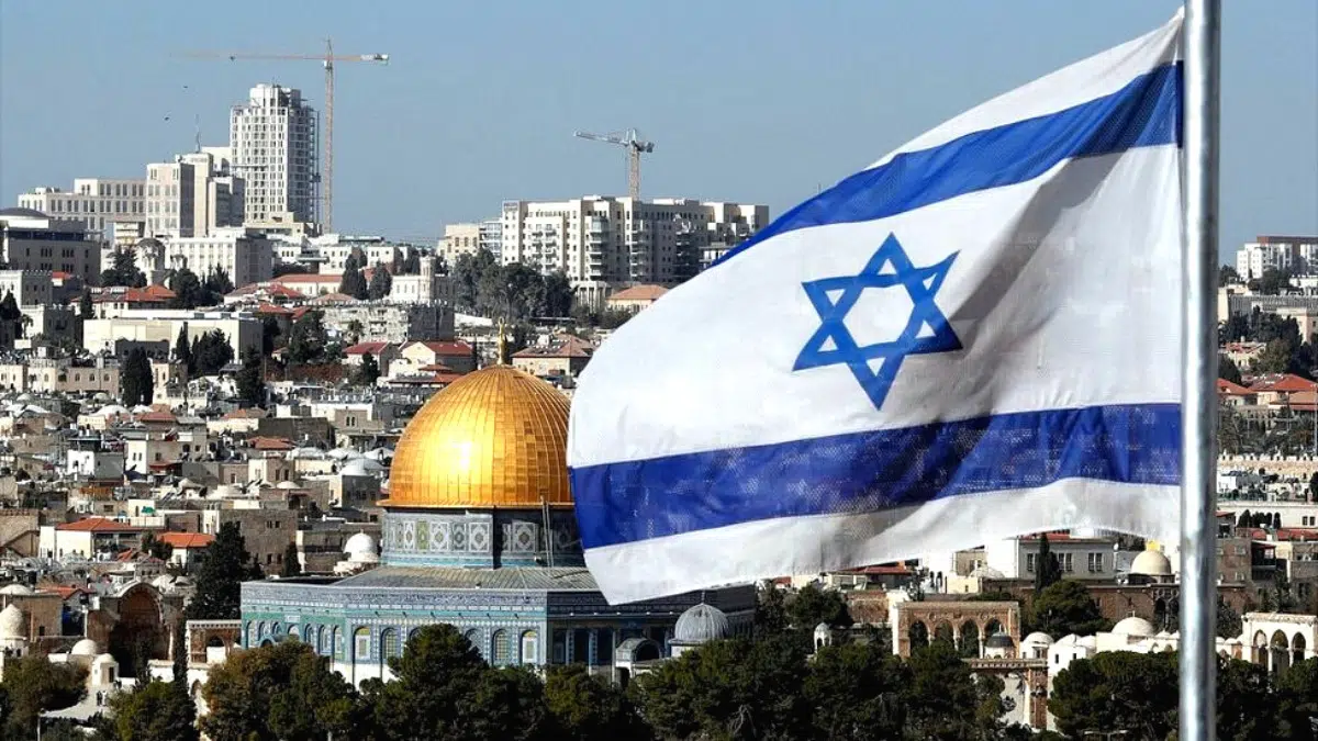 Vista de Jerusalén con la cúpula dorada y el muro de las Lamentaciones, escenario del debate sobre la ley israelí contra la e