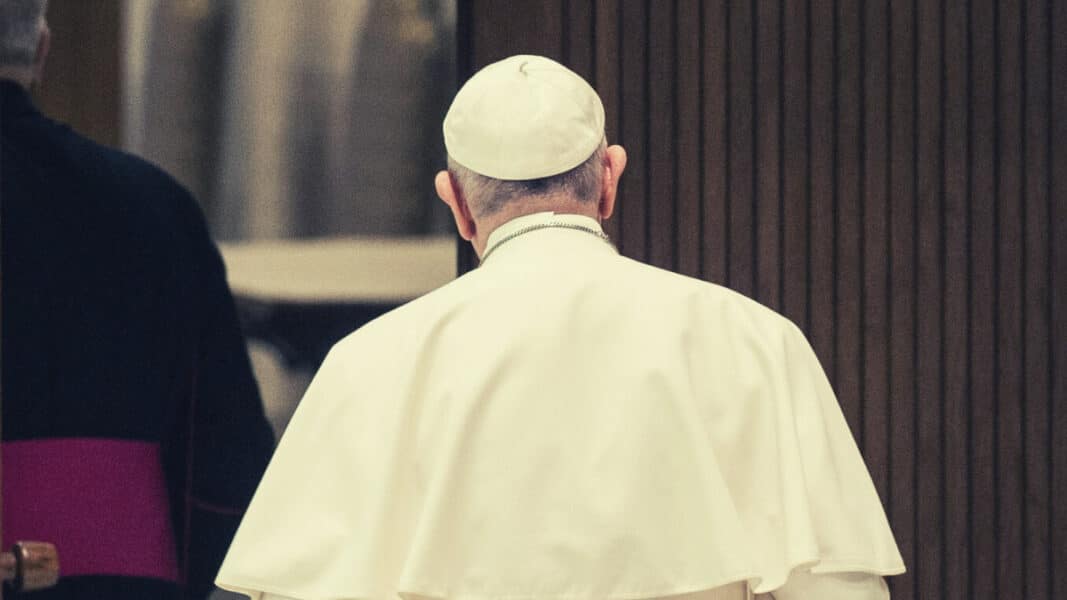 Francisco, rehén de los acuerdos secretos con el gobierno comunista chino